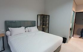Reddoorz Plus Near Siloam Hospital Balikpapan Hotel